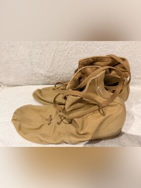 Women’s Sansha Canvas Lace-Up Ankle Boots in Tan 12 M